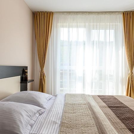 Casa Ramino Hotel บุชเตนี ภายนอก รูปภาพ