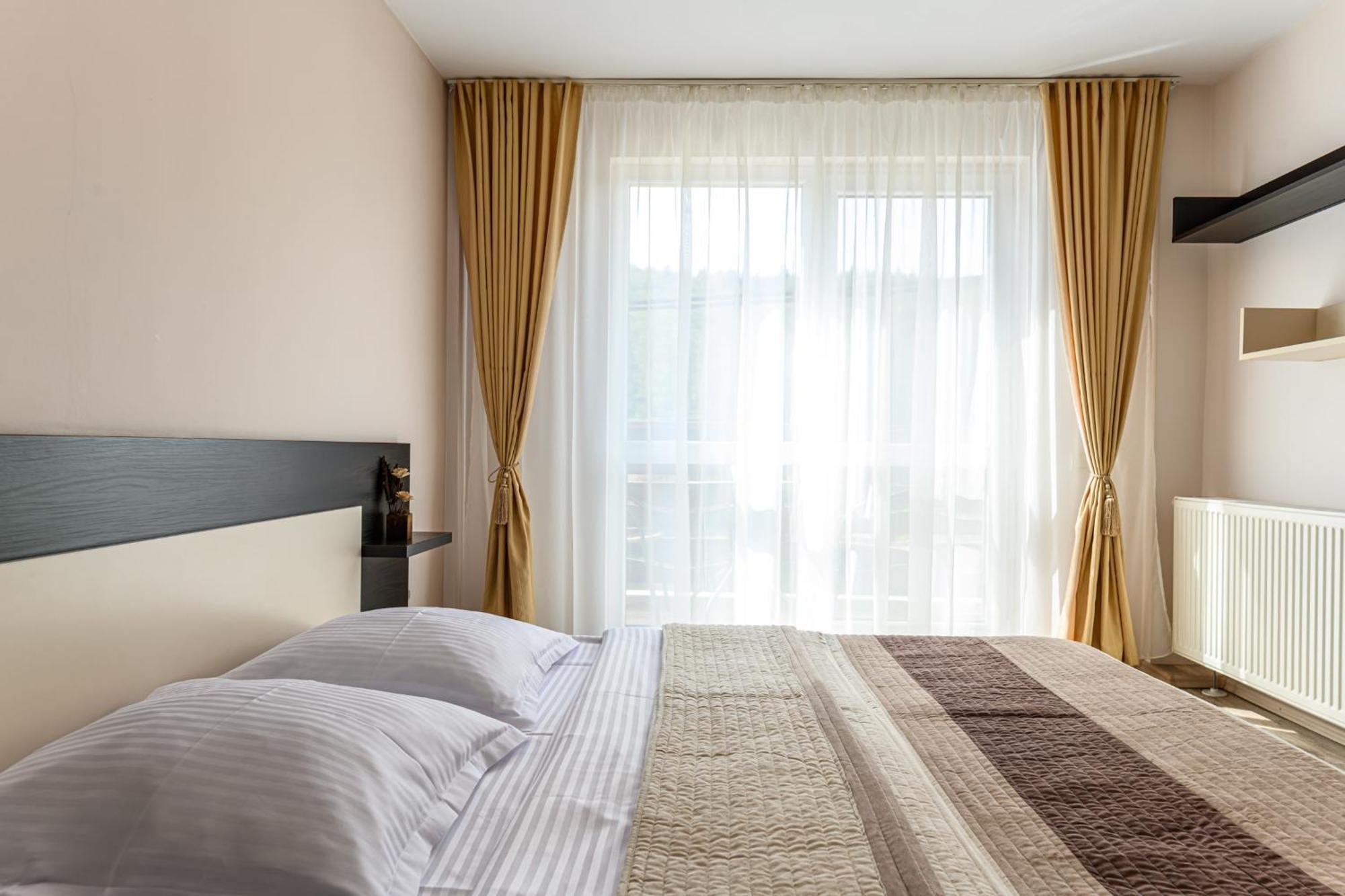 Casa Ramino Hotel บุชเตนี ภายนอก รูปภาพ